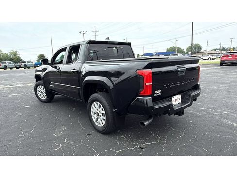 Certified 2024 Toyota Tacoma SR5 AWD/4WD image 5