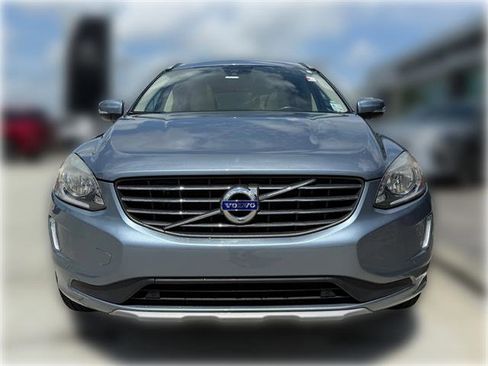 Used 2017 Volvo XC60 T5 Inscription w/ Preferred Option Package FWD image 2