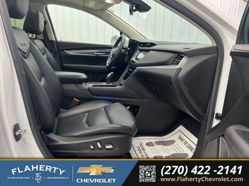 Used 2018 Cadillac XT5 Luxury w/ Driver Awareness Package image 15