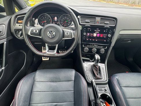 Used 2018 Volkswagen GTI SE image 10