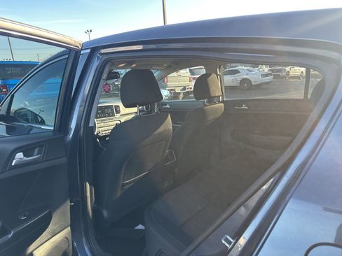 Used 2022 Kia Sportage LX image 6
