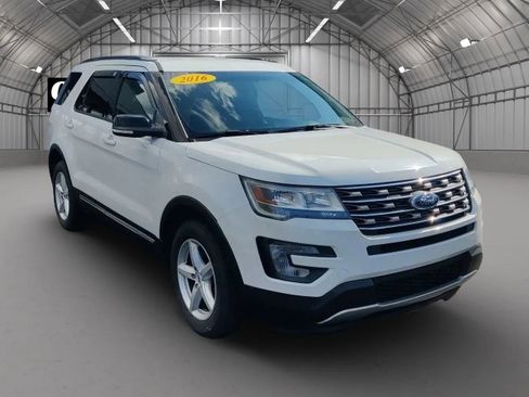Used 2016 Ford Explorer XLT image 1