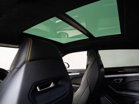 Used 2020 Lamborghini Urus AWD/4WD image 44