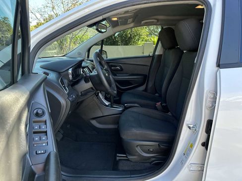 Certified 2022 Chevrolet Trax LS w/ Tint and Cruise Package image 2