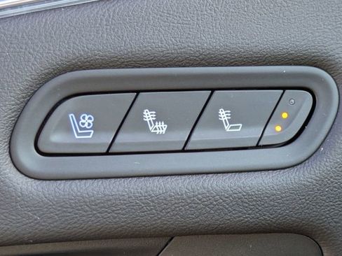 Used 2024 Cadillac Escalade ESV Premium Luxury image 25