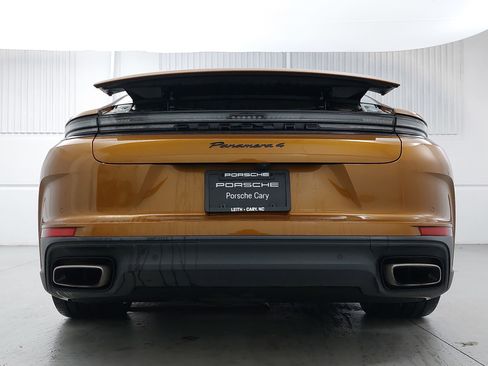 Used 2024 Porsche Panamera 4 image 6
