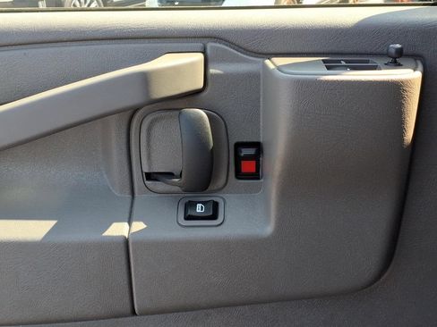 Used 2024 GMC Savana 2500 w/ Driver Convenience Package RWD image 4
