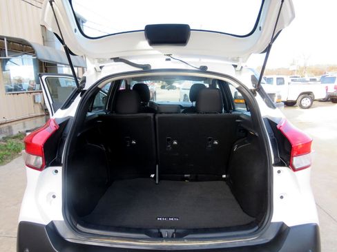 Used 2020 Nissan Kicks S image 22