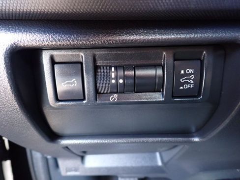 Used 2025 Subaru Forester Premium AWD/4WD image 17
