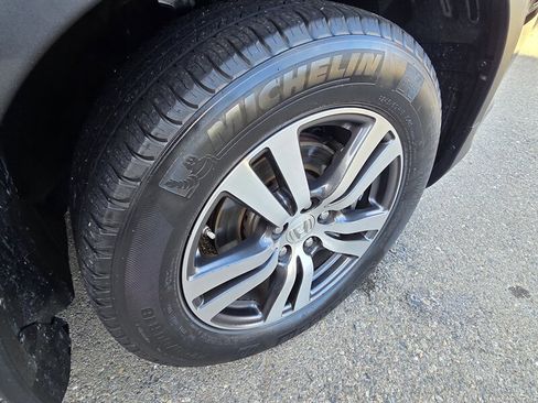 Used 2017 Honda Pilot EX-L image 7