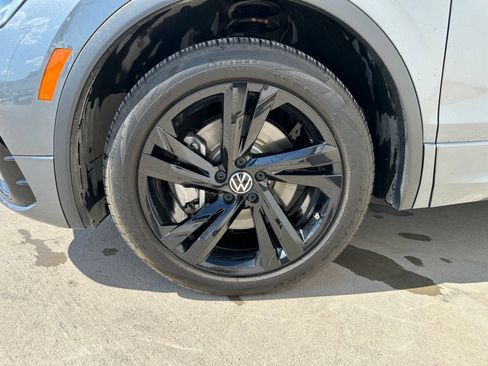 Used 2024 Volkswagen Tiguan SE R-Line w/ MDO Package, Three-Row FWD image 9