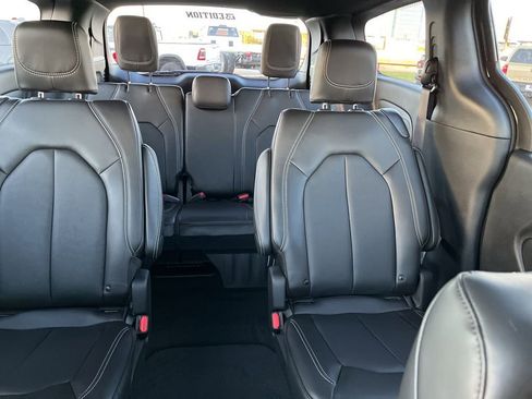 New 2026 Chrysler Pacifica Select w/ S Appearance Package image 26