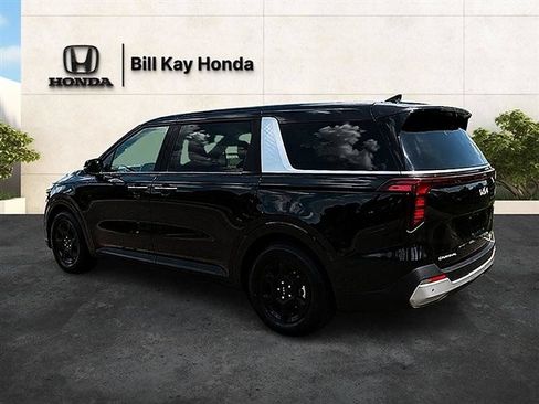 Used 2025 Kia Carnival FWD image 13