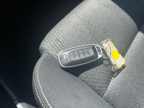 Used 2025 Nissan Rogue SV FWD image 21