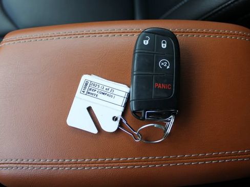 Used 2025 Jeep Compass Limited AWD/4WD image 28