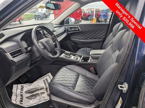 Used 2022 Mitsubishi Outlander SEL image 13