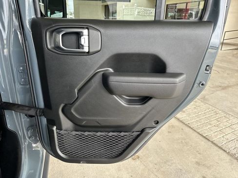 Used 2024 Jeep Wrangler Unlimited Rubicon w/ Safety Group image 30