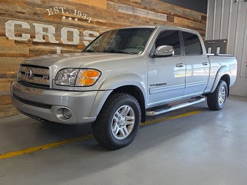 Used 2004 Toyota Tundra SR5 w/ Towing Pkg RWD image 2