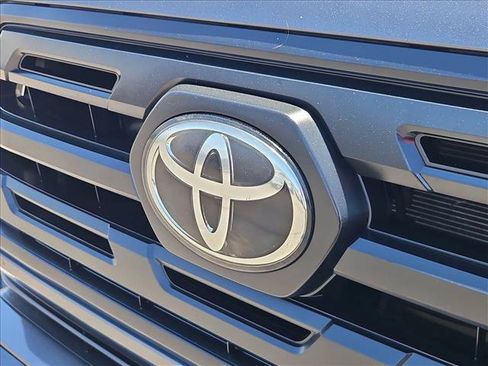 Used 2018 Toyota Tacoma SR w/ SR Convenience Package RWD image 30