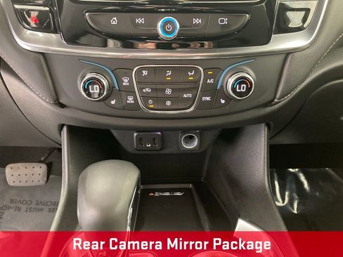 Used 2023 Chevrolet Traverse LT w/ Rear Camera Mirror Package AWD/4WD image 11