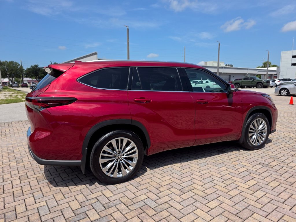 Used 2026 Toyota Highlander Platinum AWD/4WD image 11