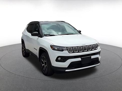 Used 2025 Jeep Compass Limited AWD/4WD image 3
