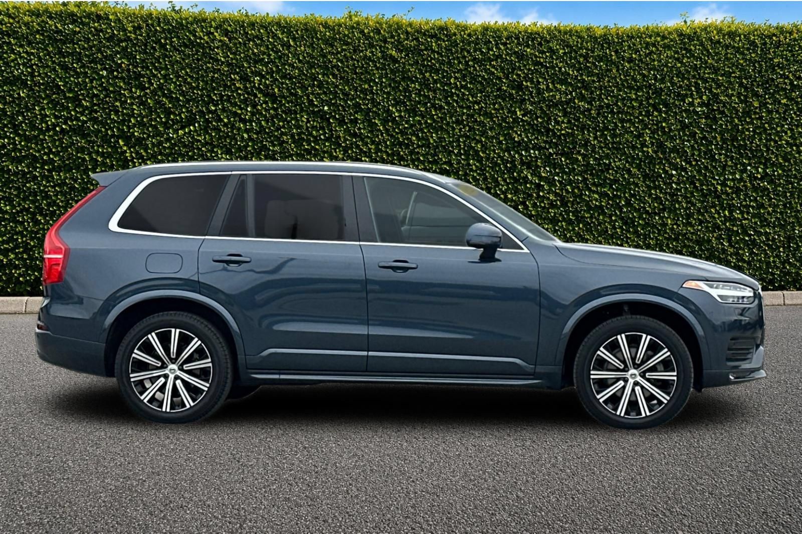 Used 2023 Volvo XC90 B5 Core w/ Protection Package Premier AWD/4WD image 3