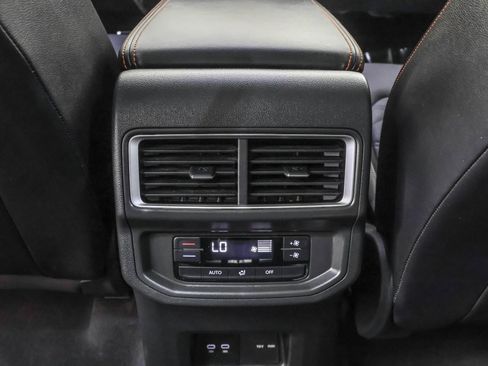 Used 2024 Volkswagen Atlas Peak Edition SEL image 39