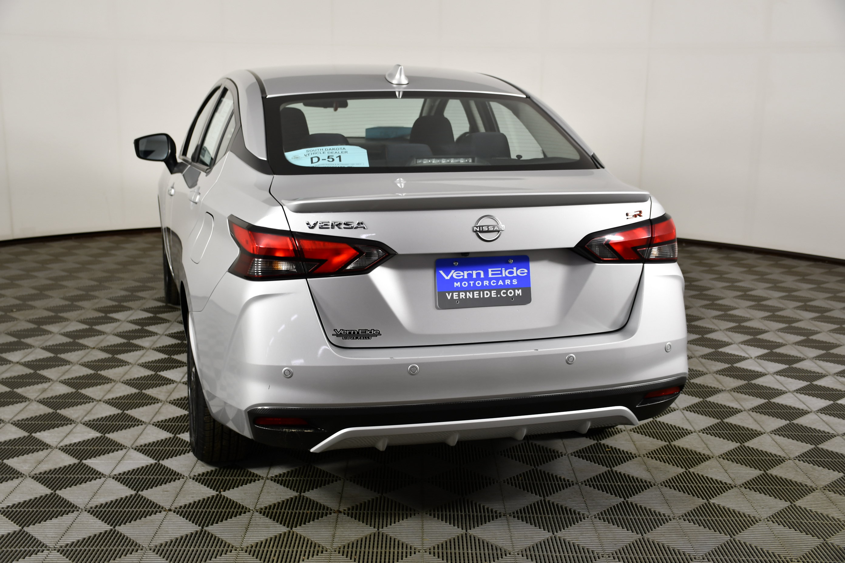 Used 2024 Nissan Versa SR FWD image 7