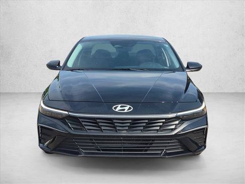 Used 2024 Hyundai Elantra SEL FWD image 2