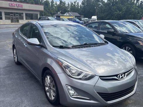 Used 2015 Hyundai Elantra SE w/ Option Group 02 FWD image 7