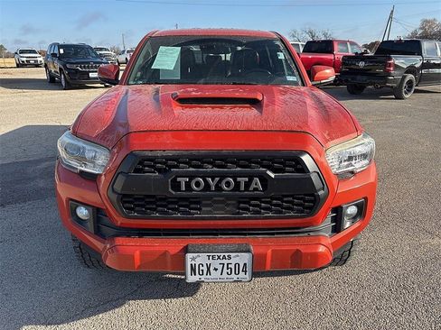 Used 2018 Toyota Tacoma 2WD Double Cab image 2