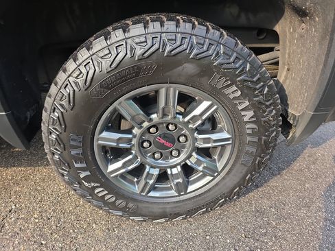 Used 2025 GMC Sierra 1500 AT4 w/ AT4 Premium Package AWD/4WD image 31