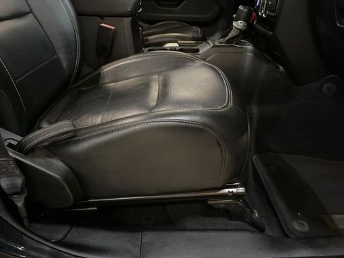Used 2022 Jeep Wrangler Unlimited Sahara AWD/4WD image 83
