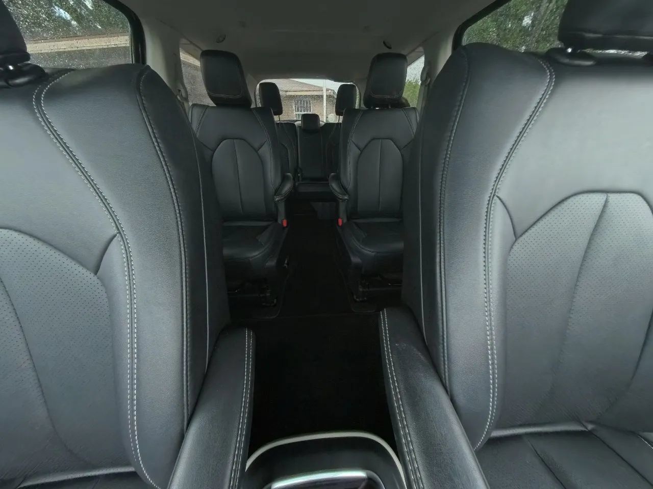 Used 2024 Chrysler Pacifica Limited FWD image 25