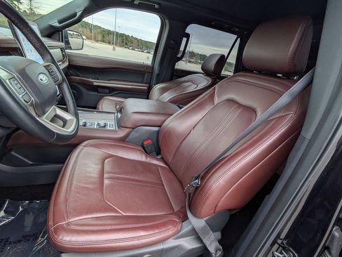 Used 2022 Ford Expedition Limited image 19