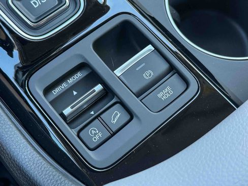 New 2025 Honda Pilot Touring image 27