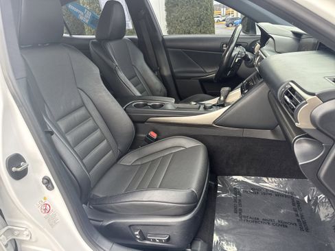 Used 2018 Lexus IS 300 F Sport w/ F Sport Package image 11