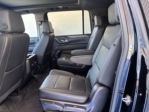 Used 2024 Chevrolet Suburban LT w/ LT Signature Package AWD/4WD image 15