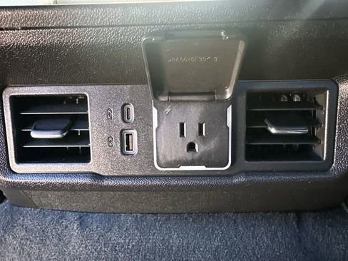 Used 2024 Chevrolet Silverado 1500 LT image 17