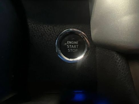 Used 2019 Toyota Highlander XLE AWD/4WD image 19