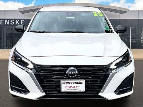 Used 2025 Nissan Altima 2.5 SV AWD/4WD image 3