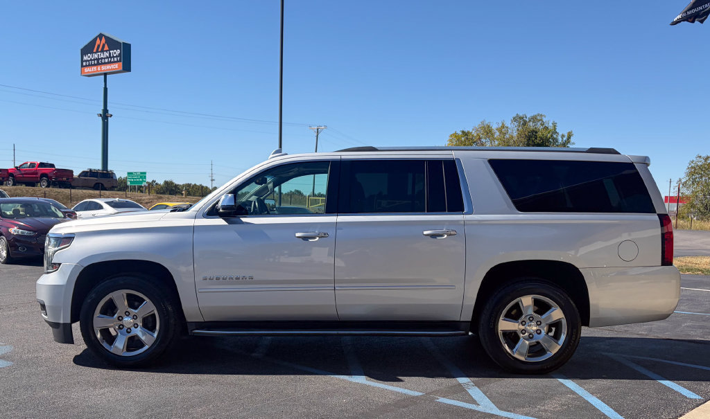 Used 2020 Chevrolet Suburban Premier AWD/4WD image 30