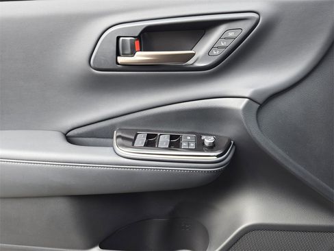 Used 2025 Toyota Crown Signia Limited w/ Advanced Technology Package image 25