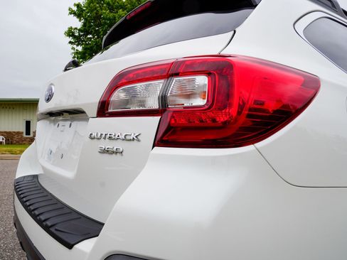 Used 2018 Subaru Outback 3.6R Limited AWD/4WD image 31