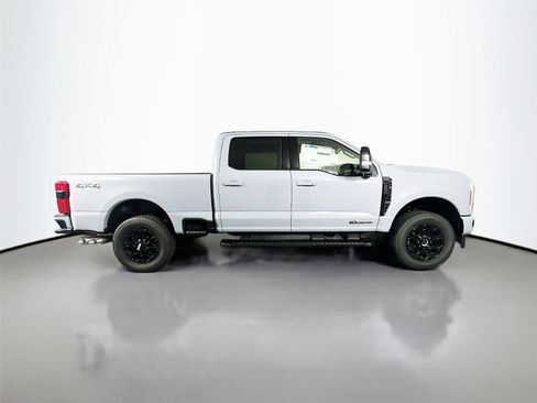 New 2026 Ford F250 Lariat w/ Black Appearance Package AWD/4WD image 8