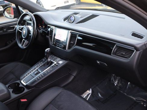 Used 2018 Porsche Macan Sport Edition AWD/4WD image 48