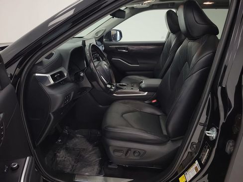 Used 2023 Toyota Highlander Platinum FWD image 12