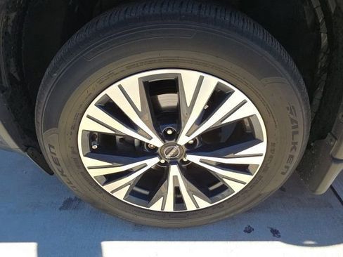 Used 2023 Nissan Rogue SV image 11