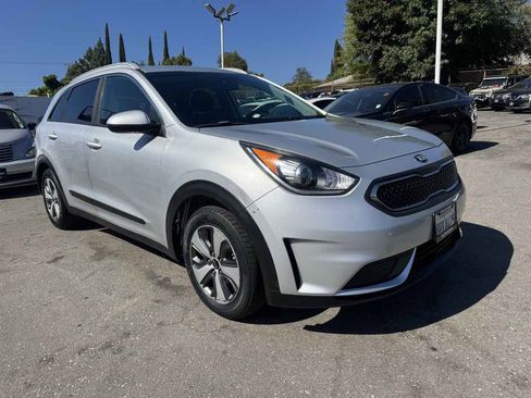 Used 2019 Kia Niro LX image 1